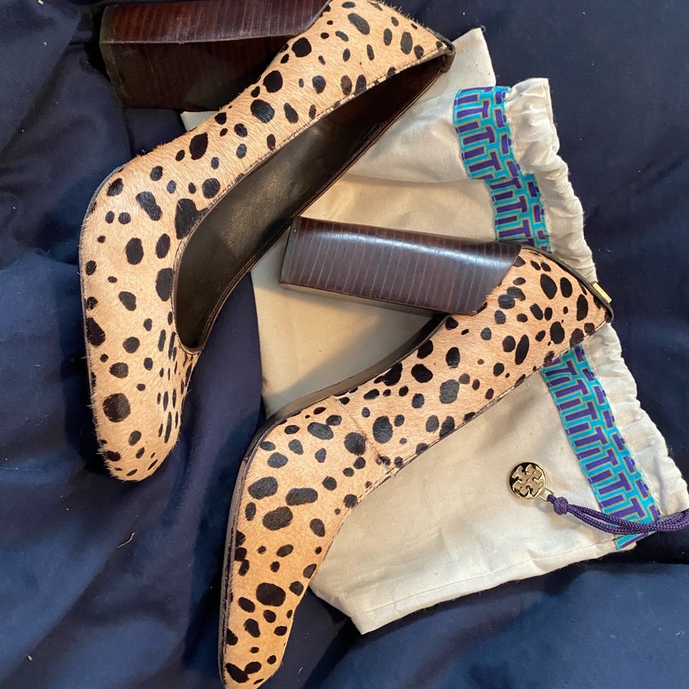 Tory Burch calf hair leopard print heels. - Picture 2 of 4